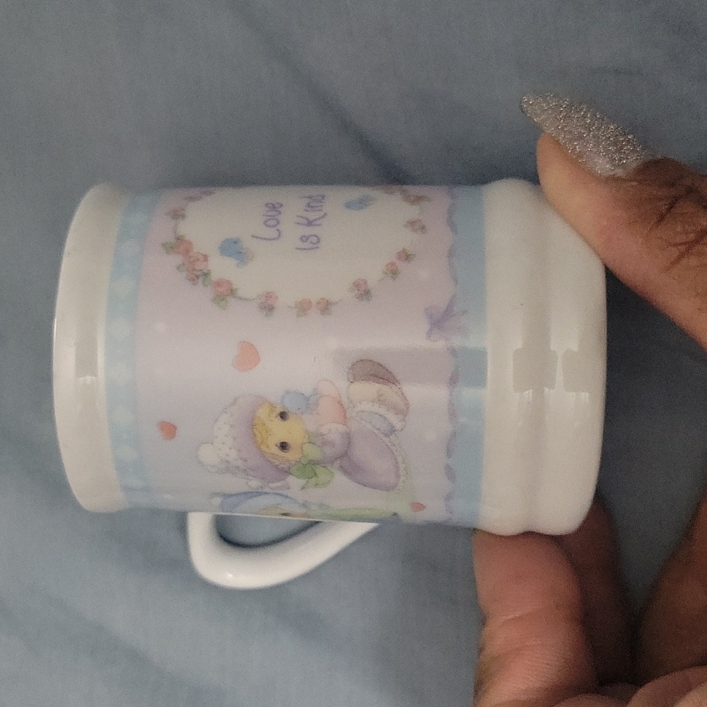 Hard to find Precious Moments 2008 "December" Love is Kind cup. No Box